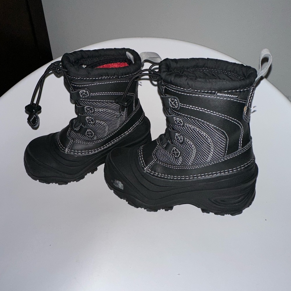 Boys North face black snow boots size 11